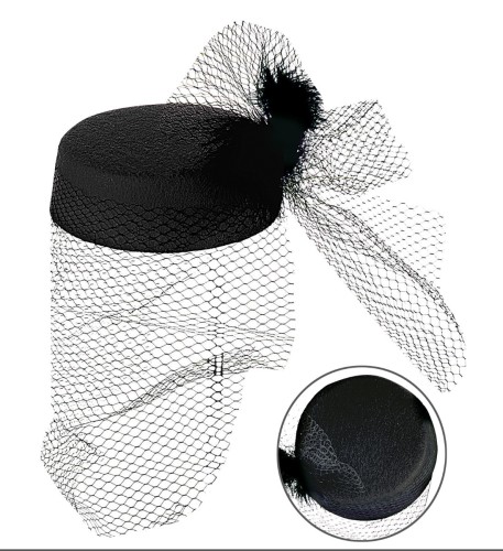 kapelusz-z-siatka-i-piorkiem